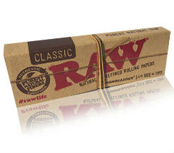 RAW Classic 1 1/4 Rolling Papers with Tips